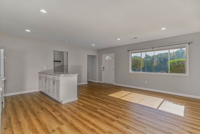 Building Photo - 566 Owl Nest Rd