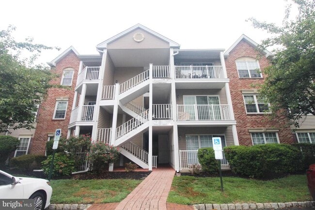 Building Photo - 58 Chambord Ct