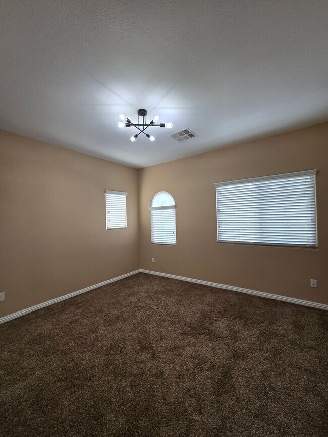 Building Photo - Summerlin Tudor Park