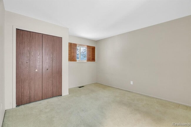 Building Photo - 3170 Woods Cir Dr