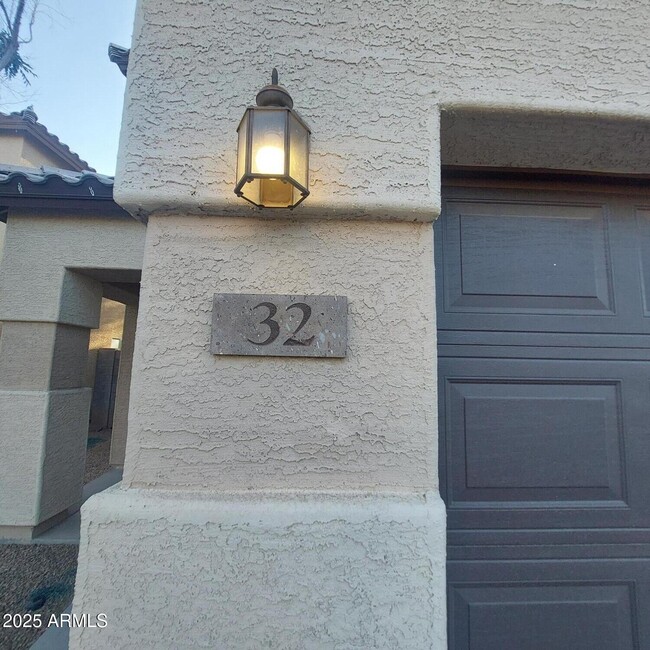 Building Photo - 10225 W Camelback Rd