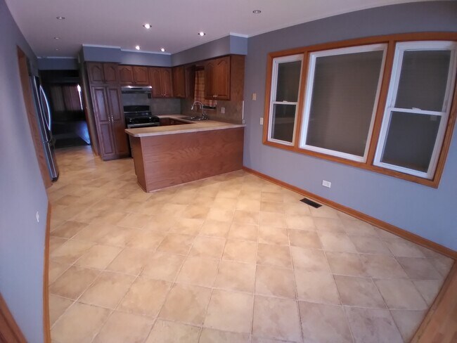 Building Photo - 8439 W Castle Island Ave