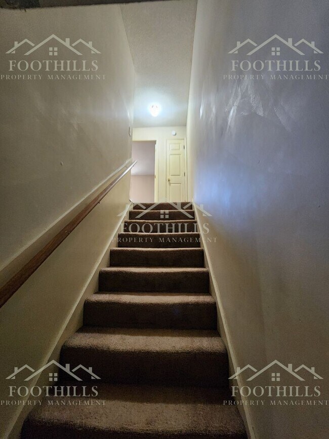 Building Photo - 123 Woodland Dr