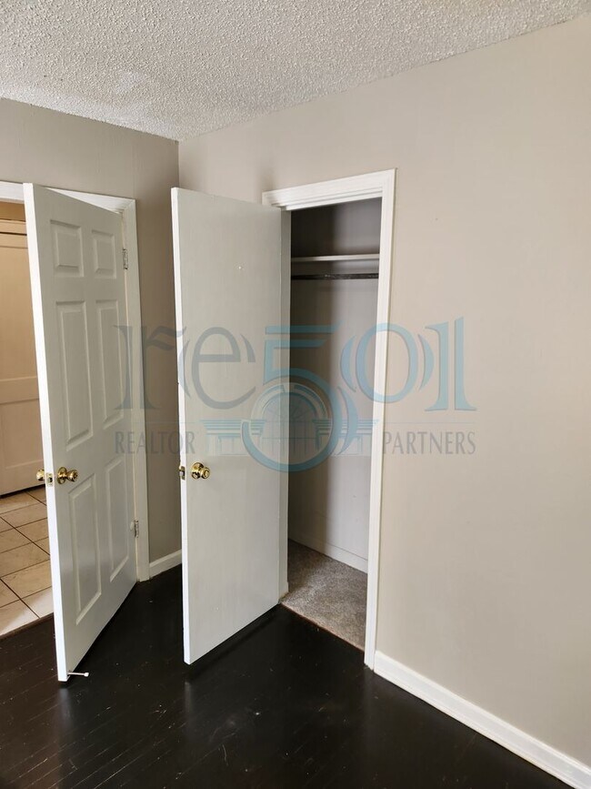 Building Photo - Ready For Showings! Great Find In North Little Rock