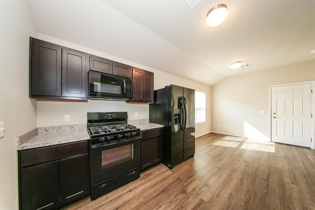 Building Photo - 2204 Dillards Dr