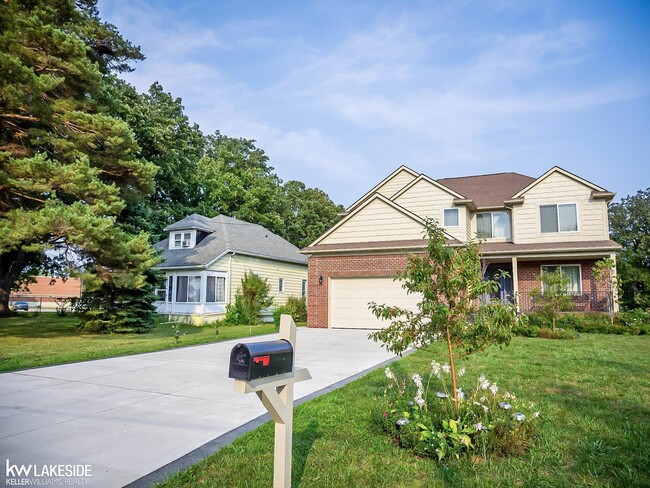 Primary Photo - 37440 Curwood Dr