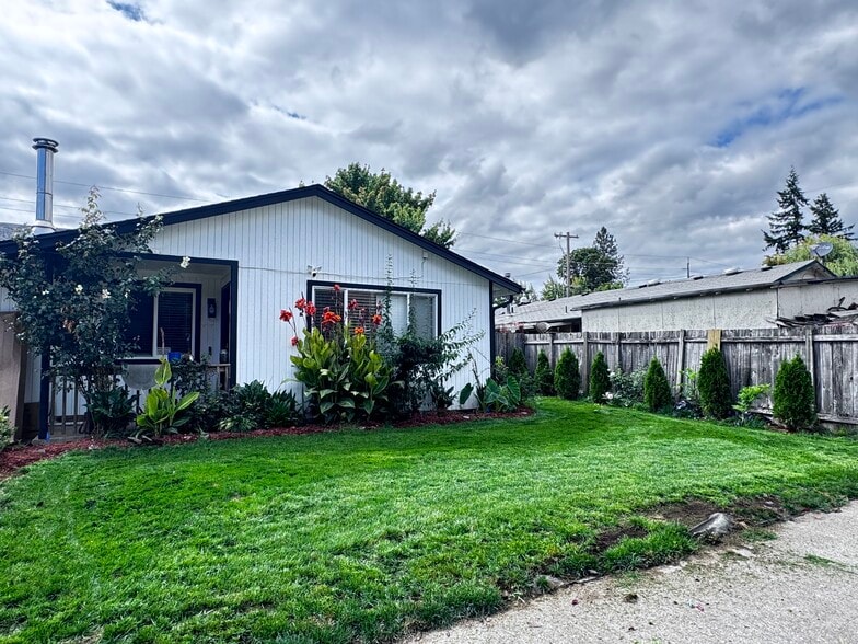 Building Photo - 505 S Chehalem St