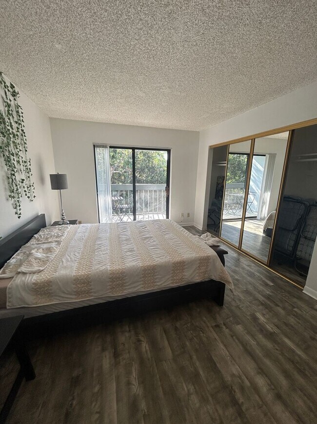 Building Photo - Now Leasing: 1-bedroom and 1.5 bath condo ...