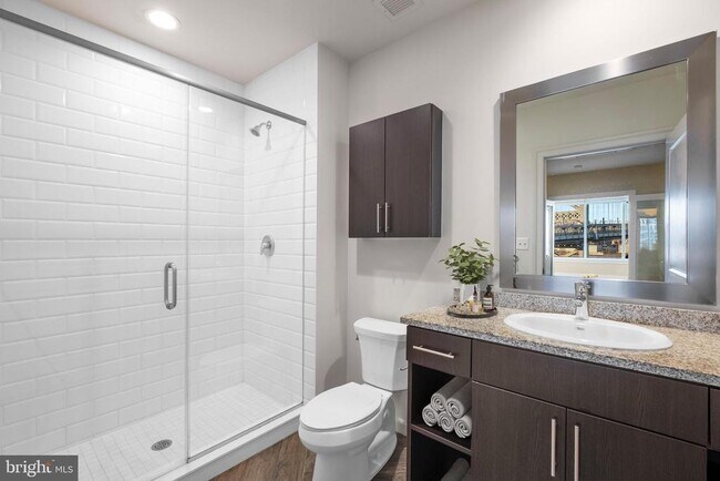 Building Photo - 235 N Christopher Columbus Blvd