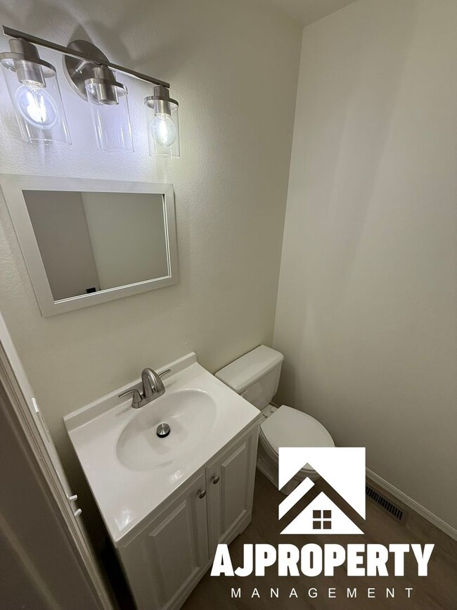 Building Photo - 2809 E Bragstad Dr
