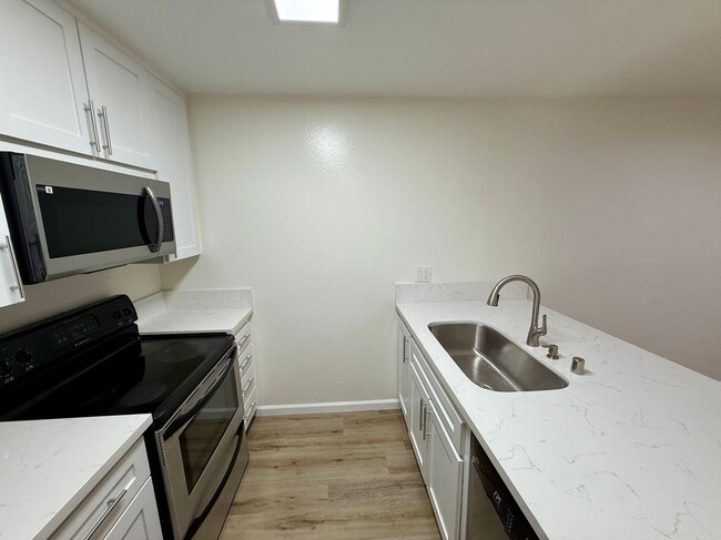 Building Photo - 5850 Benner St