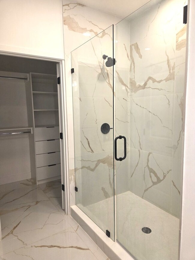 Building Photo - 4/2 in Villa Pass