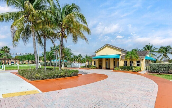 Building Photo - 1663 SE 29th St