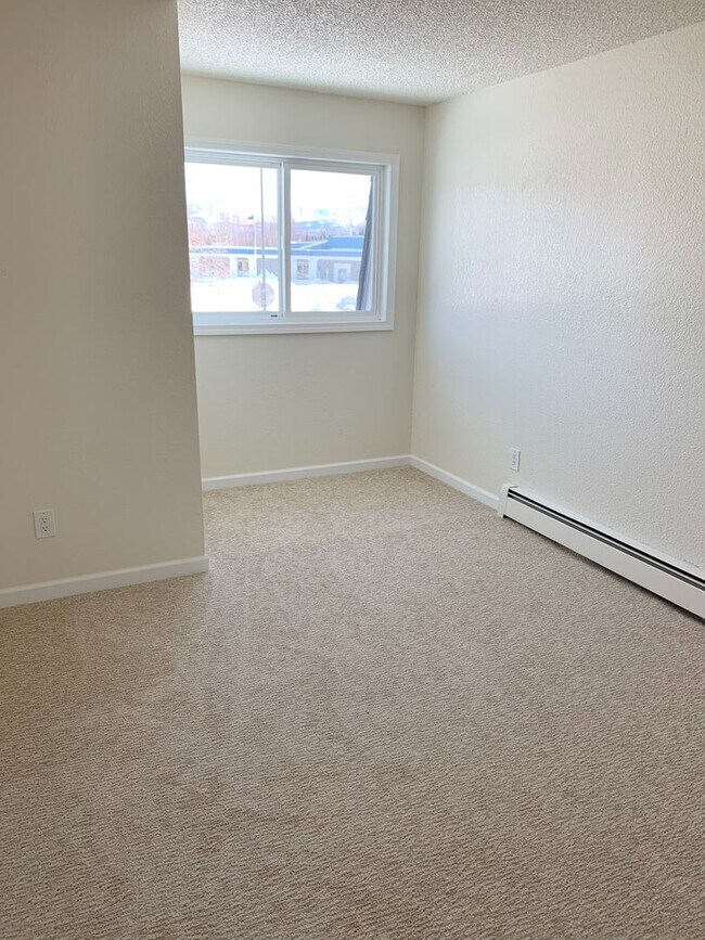 Building Photo - 6900