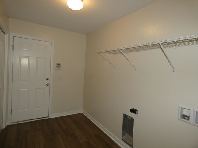 Building Photo - Spacious 4 Bed/3 Bath - Tanglewood