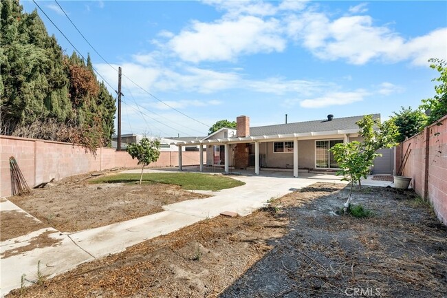 Building Photo - 8691 Davmor Ave