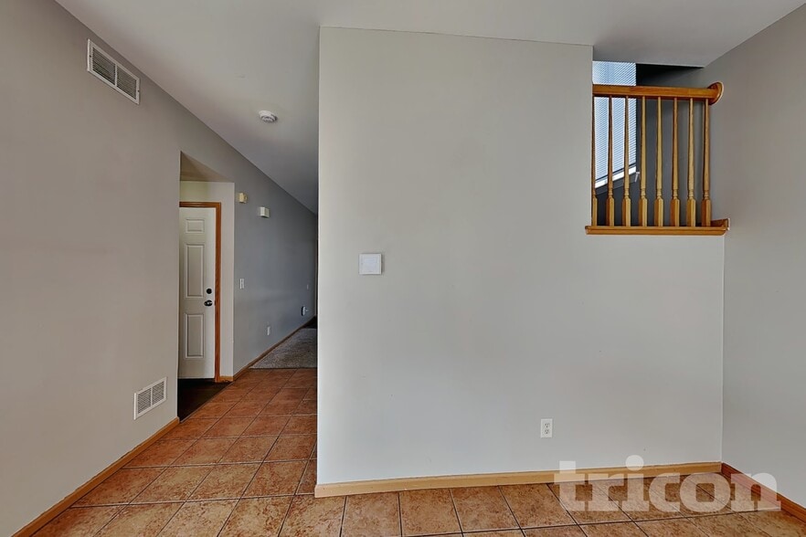 Building Photo - 719 Bayles Dr