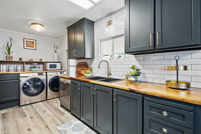 Building Photo - Highly Desirable Double Wide 55+ Home in R...