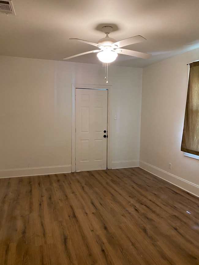 Building Photo - Hickory Street