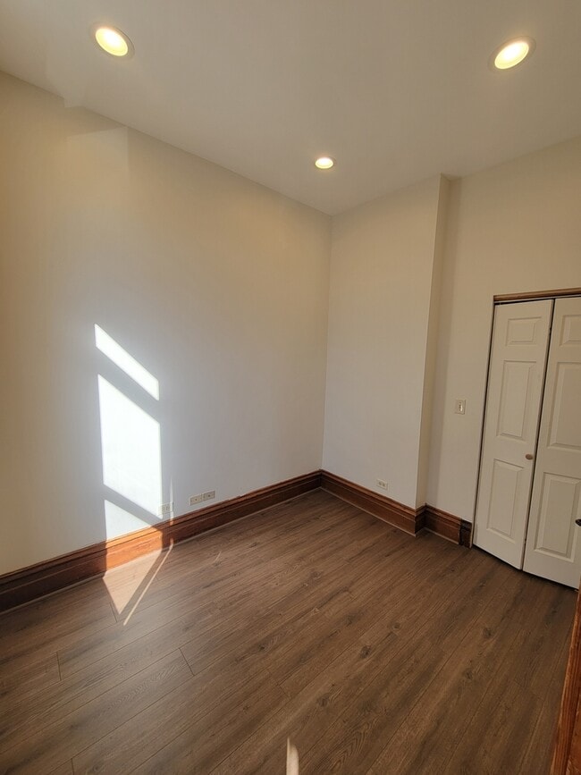 Building Photo - 1931 S St Louis Ave