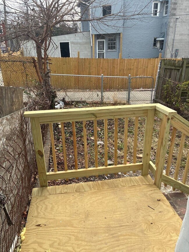 Building Photo - 1633 Westwood Ave