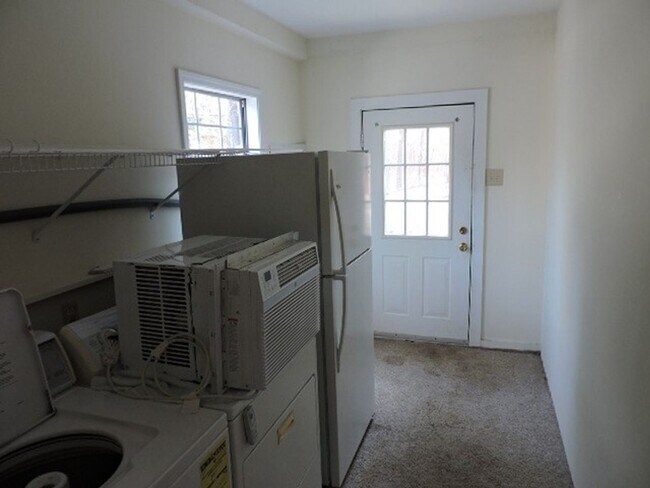 Building Photo - 2 br, 1 bath House - 168 B Sunset Lane