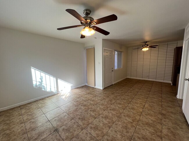 Building Photo - Rent Ready GATED 1BD/1BA. FRESH PAINT & ST...