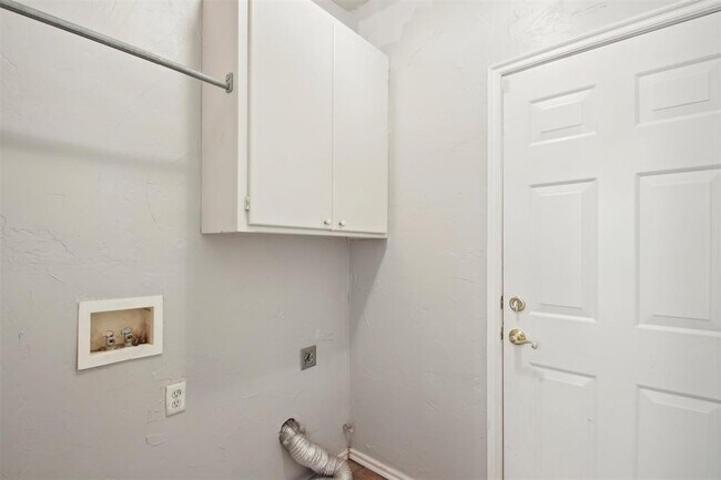 Building Photo - 613 Vickery Ave