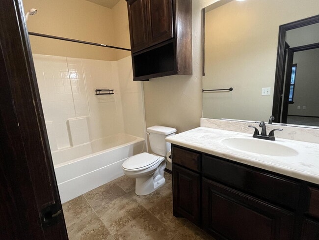 Building Photo - "Charming 3-Bedroom Home with 2 Full Baths...