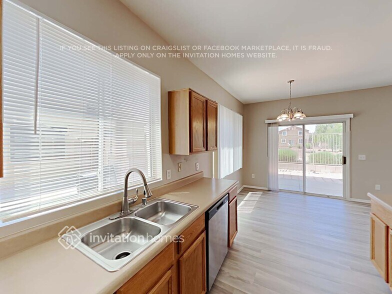 Building Photo - 1204 S 120th Ln