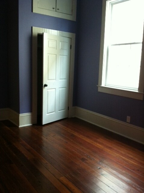 Building Photo - 925 N Dupre St