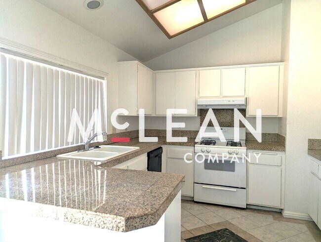 Building Photo - 3270 N Sandspring Dr