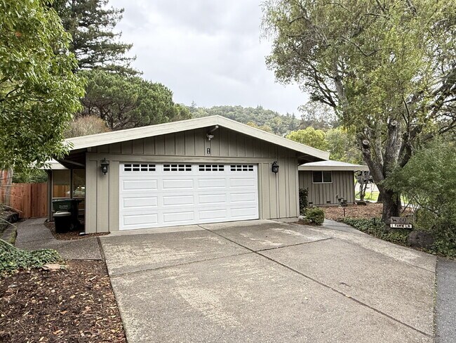 Building Photo - Lovely Single-Story Home in Corte Madera!