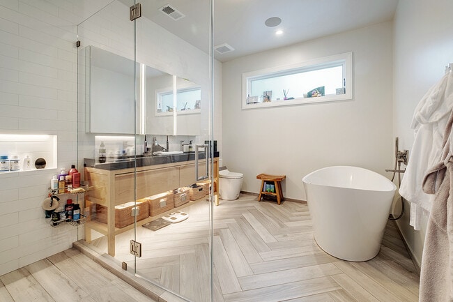 Building Photo - 463 Duncan St