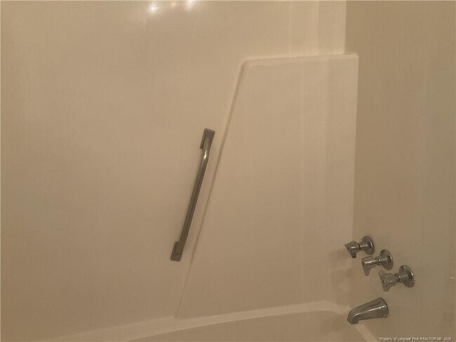 Building Photo - 814 Varsity Dr