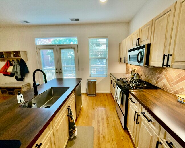 Building Photo - 4018 N Mozart St