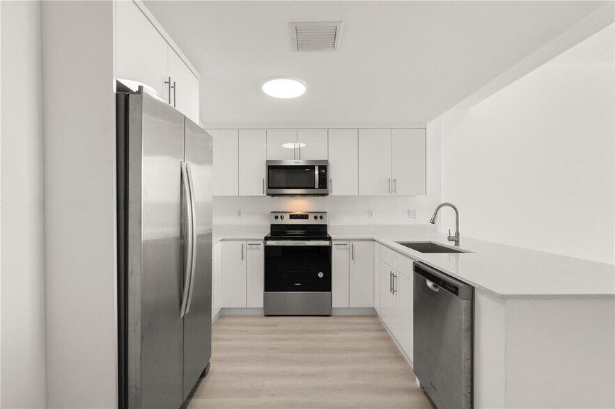 Building Photo - 1250 S Miami Ave