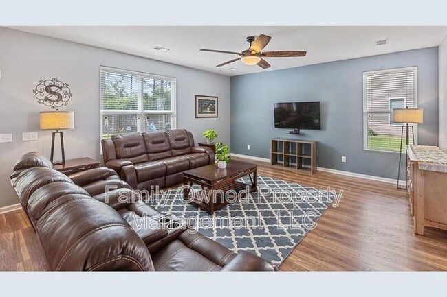 Building Photo - 159 Meadow Wood Rd