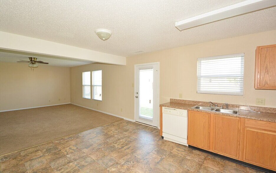 Building Photo - 5660 Grassy Bank Dr