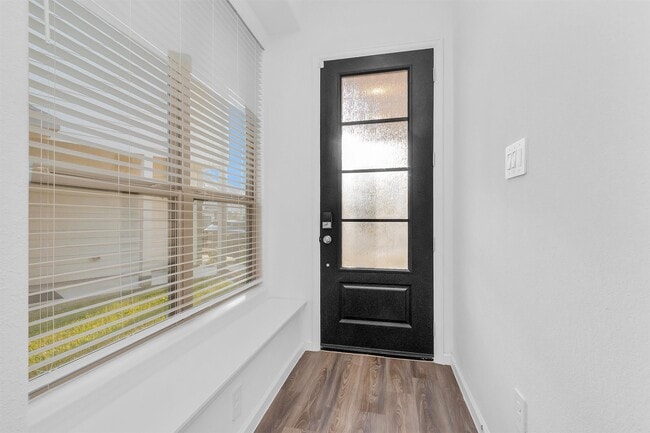 Building Photo - 677 Royal Arch Dr