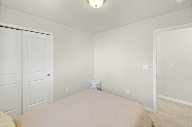 Building Photo - Spacious 3 Bed in Ventana – Open Layout, Fenced Backyard, Community Pool & Gym