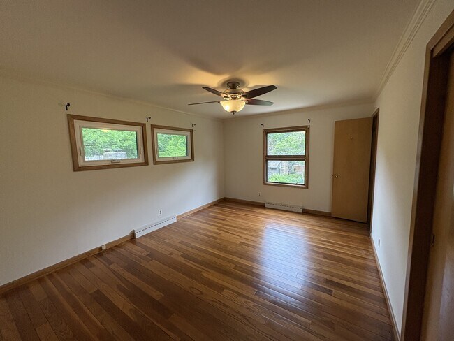 Building Photo - 5902 W 77th Terrace