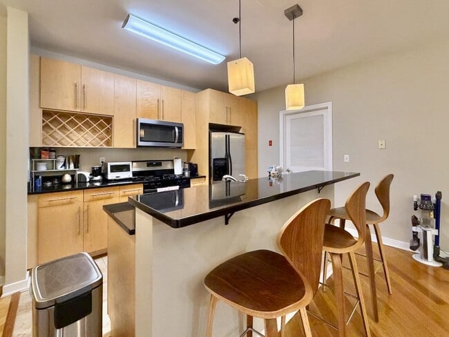 Building Photo - 83 Monroe St