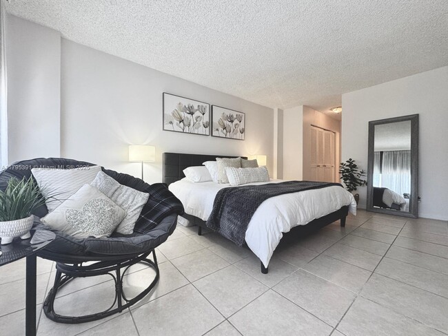 Building Photo - 3800 S Ocean Dr