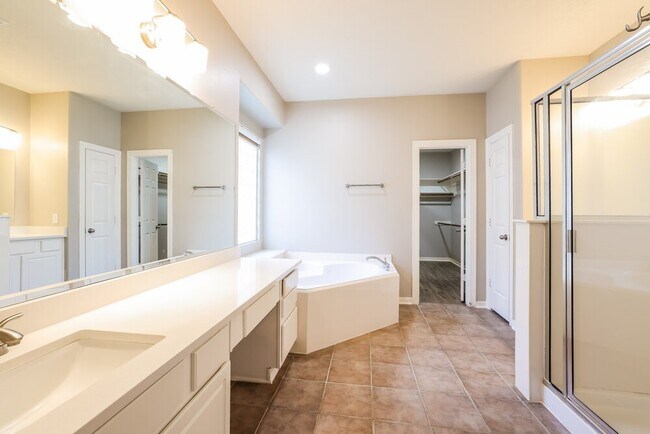 Building Photo - 20868 Bentwood Oaks Dr