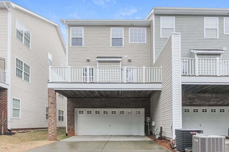 Building Photo - 9948 Evergreen Terrace Dr