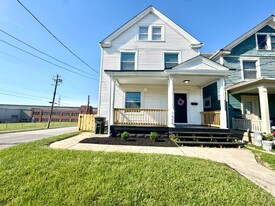 Building Photo - 1600 Brewster Ave