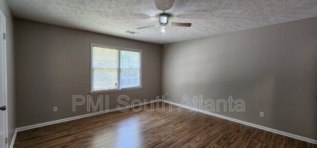 Building Photo - 834 Ridge Ave