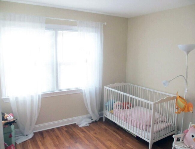 Building Photo - 11 Latonia Rd