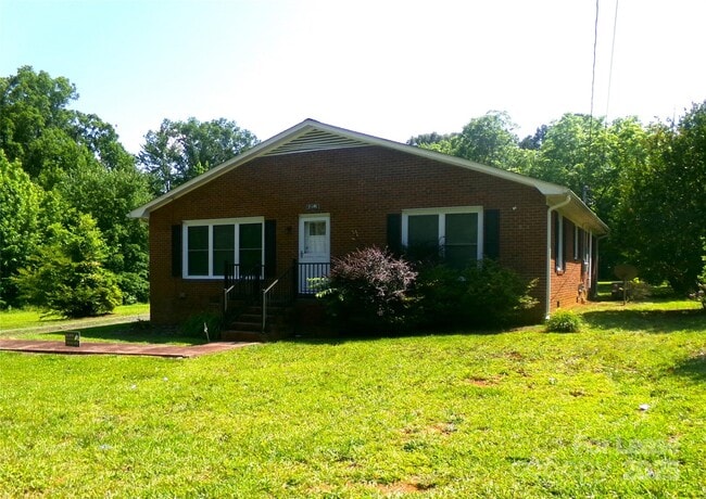 Primary Photo - 40119 NC-740